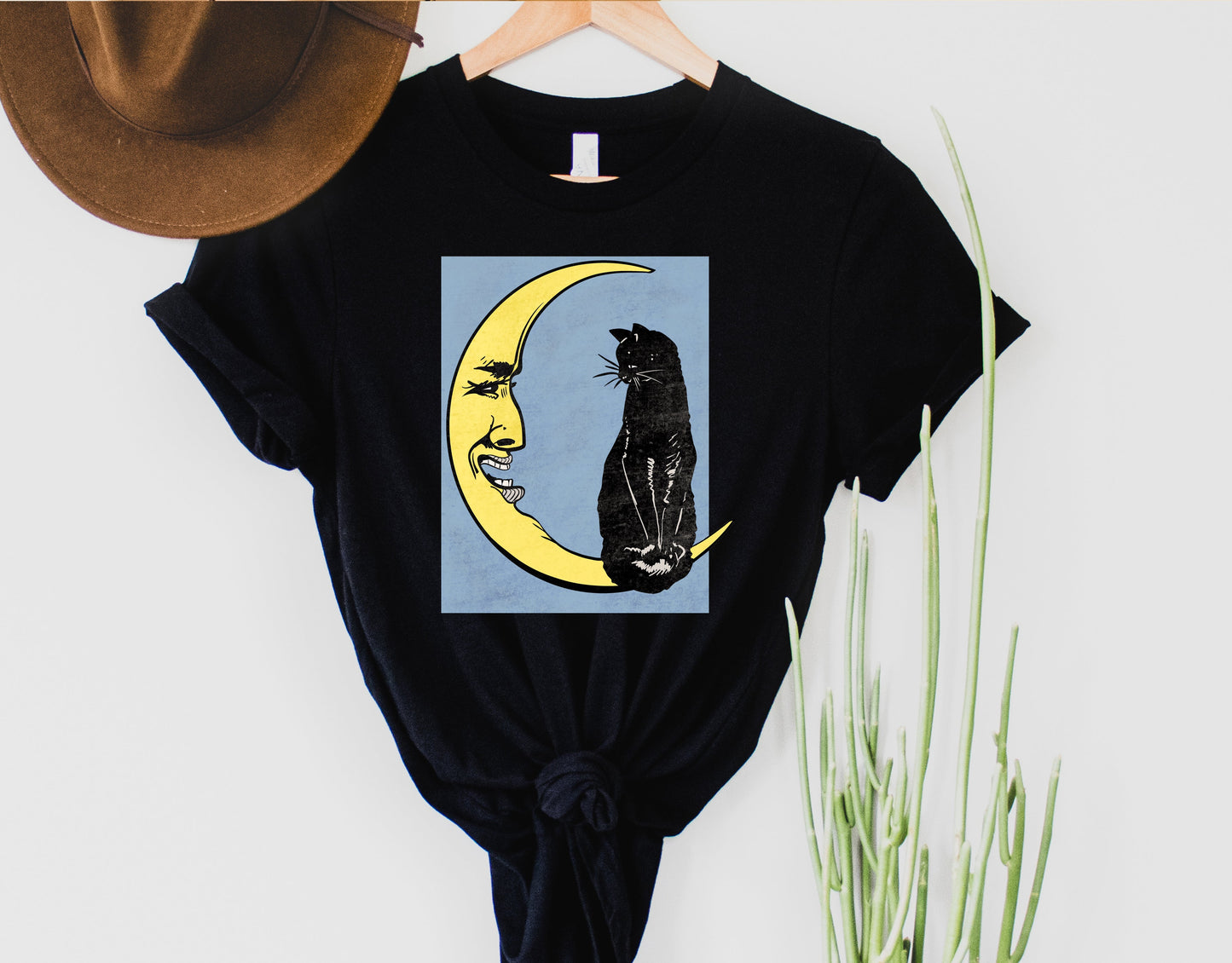 Wholesale Retro Cat & Moon Graphic Tee - Black